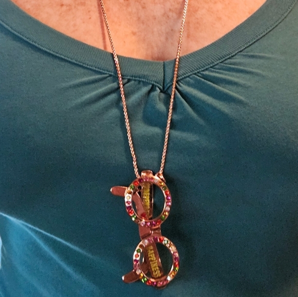 👓💖🦋Betsey 100% Authentic Multicolor Crystal Glasses Pendant Necklace - NWOT - Picture 2 of 12